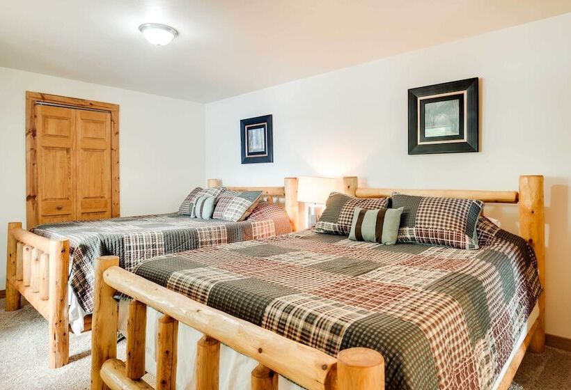 Pet Friendly Wisconsin Cabin On Lake W/ Fire Pit!