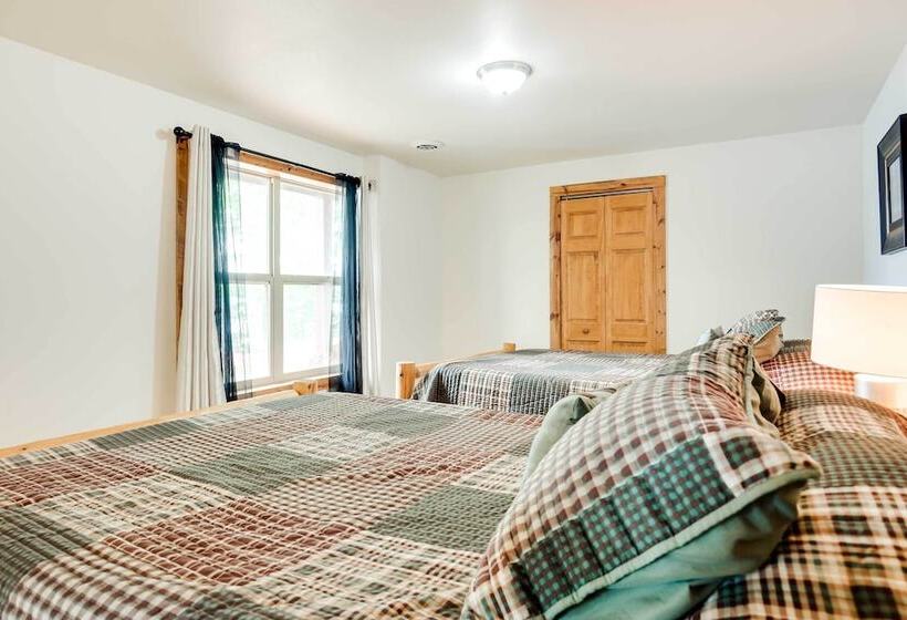 Pet Friendly Wisconsin Cabin On Lake W/ Fire Pit!