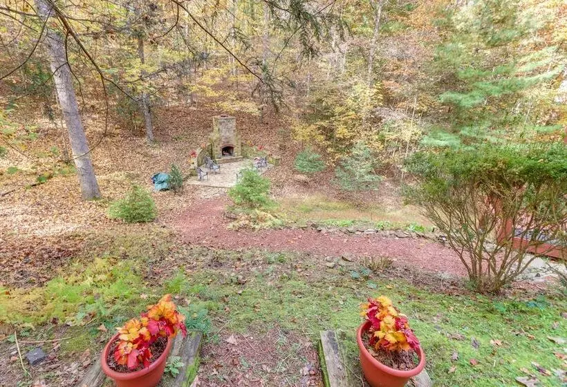 Quiet Murphy Hideaway W/ Decks & Outdoor Fireplace