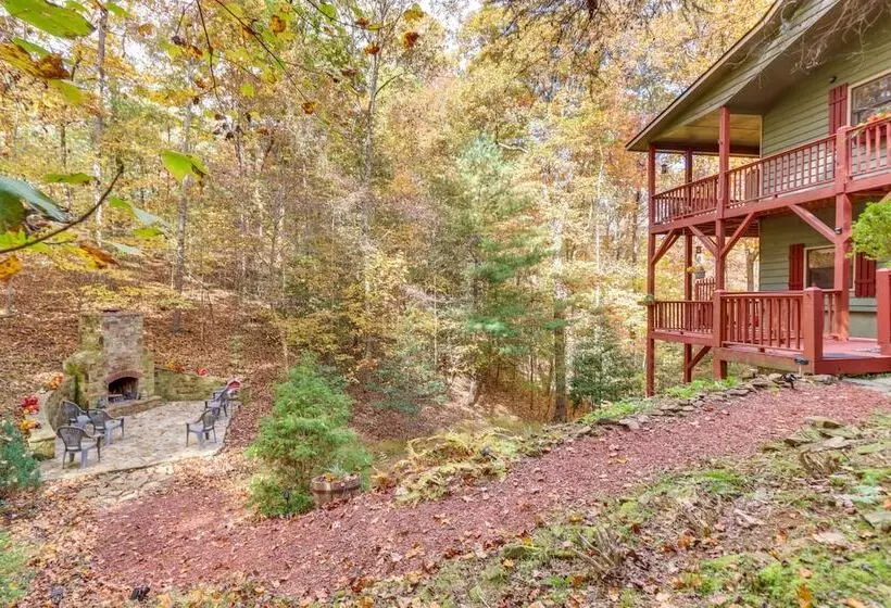 Quiet Murphy Hideaway W/ Decks & Outdoor Fireplace