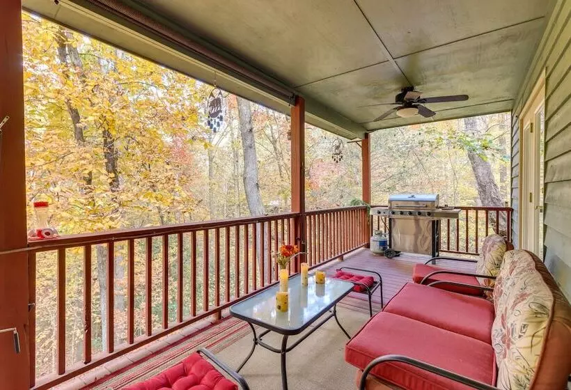 Quiet Murphy Hideaway W/ Decks & Outdoor Fireplace