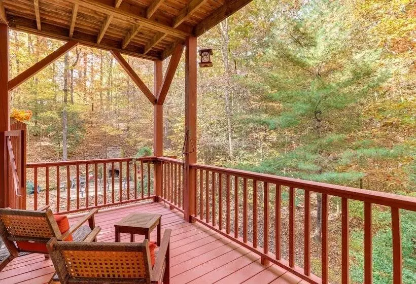 Quiet Murphy Hideaway W/ Decks & Outdoor Fireplace