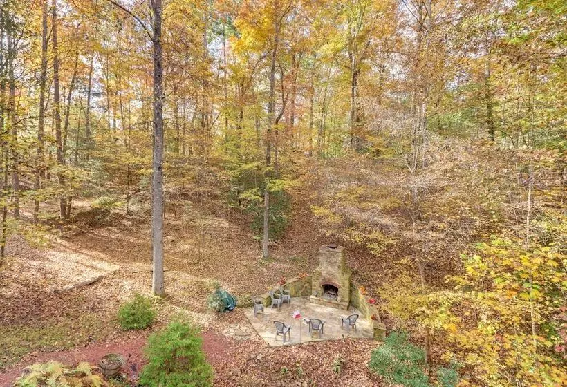 Quiet Murphy Hideaway W/ Decks & Outdoor Fireplace