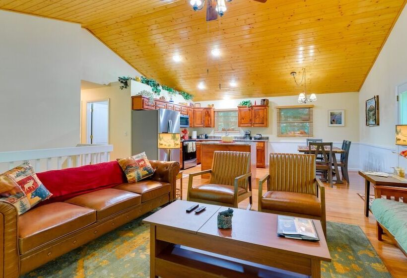 Quiet Murphy Hideaway W/ Decks & Outdoor Fireplace