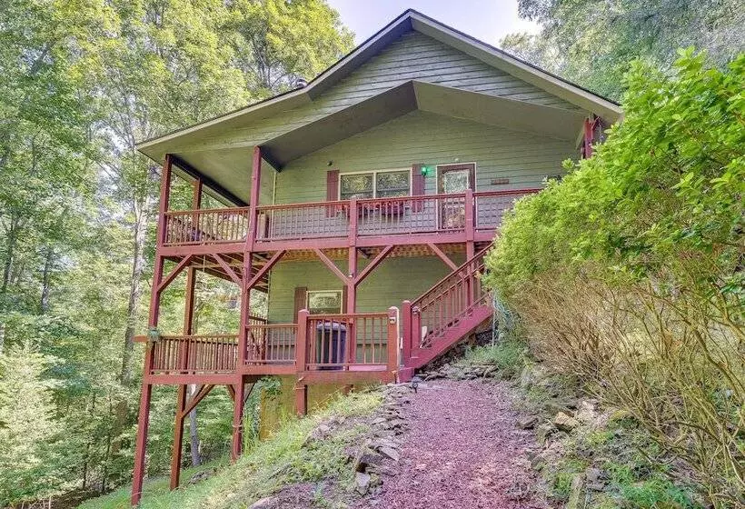 Quiet Murphy Hideaway W/ Decks & Outdoor Fireplace