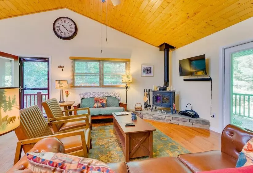 Quiet Murphy Hideaway W/ Decks & Outdoor Fireplace