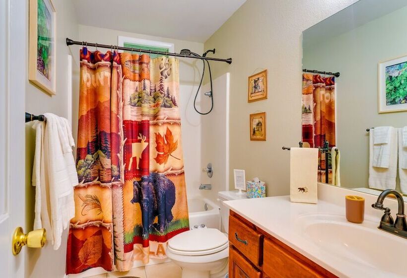 Quiet Murphy Hideaway W/ Decks & Outdoor Fireplace