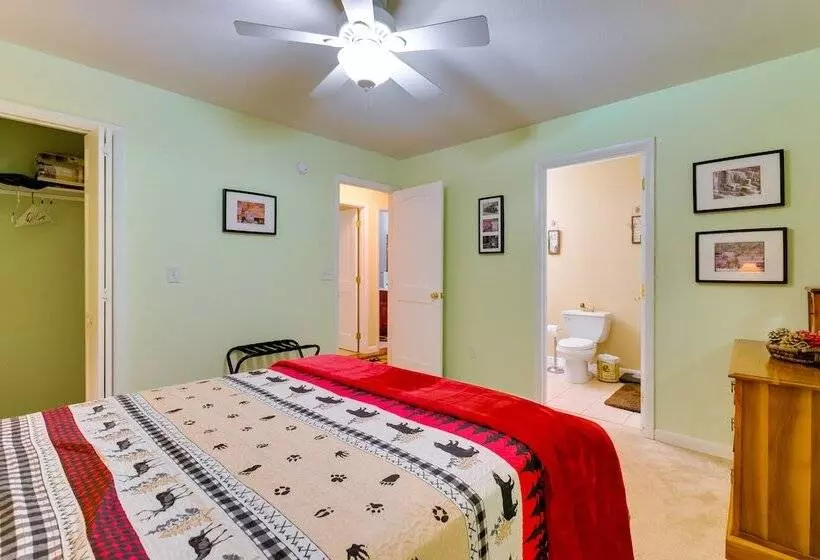 Quiet Murphy Hideaway W/ Decks & Outdoor Fireplace