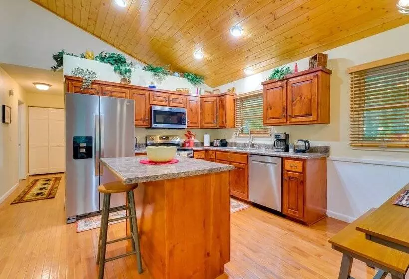 Quiet Murphy Hideaway W/ Decks & Outdoor Fireplace