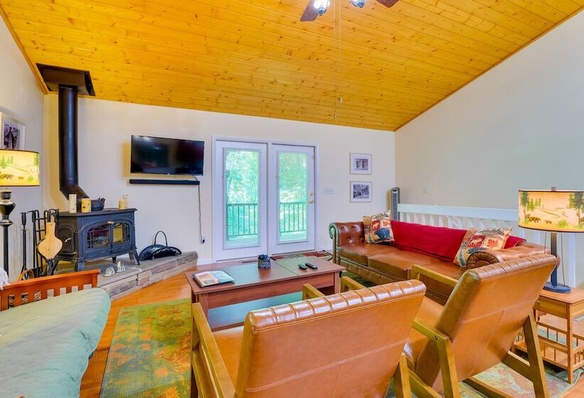 Quiet Murphy Hideaway W/ Decks & Outdoor Fireplace