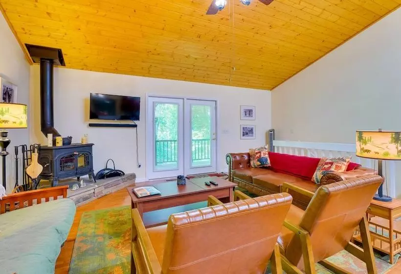 Quiet Murphy Hideaway W/ Decks & Outdoor Fireplace