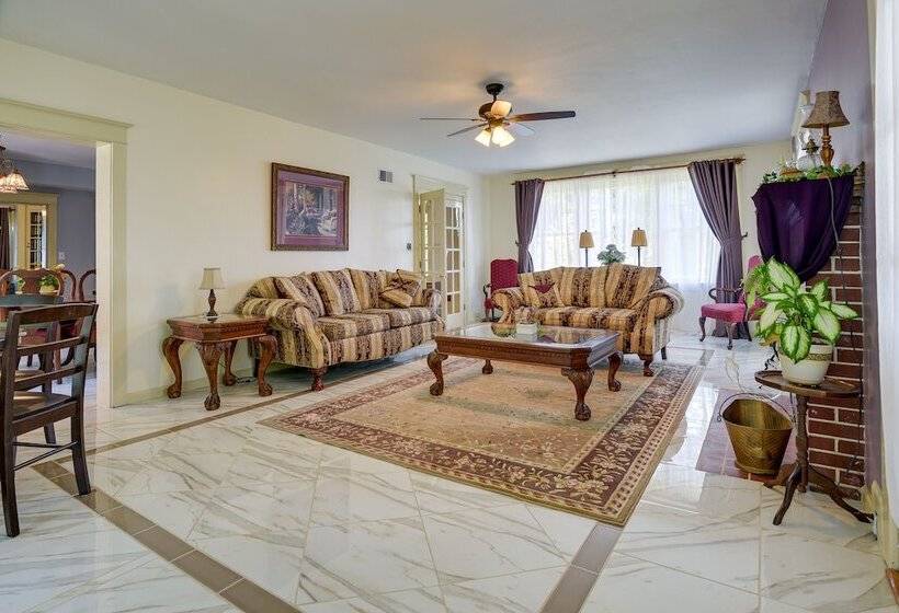 Ronks Vacation Rental: 2 Mi To Dutch Wonderland!