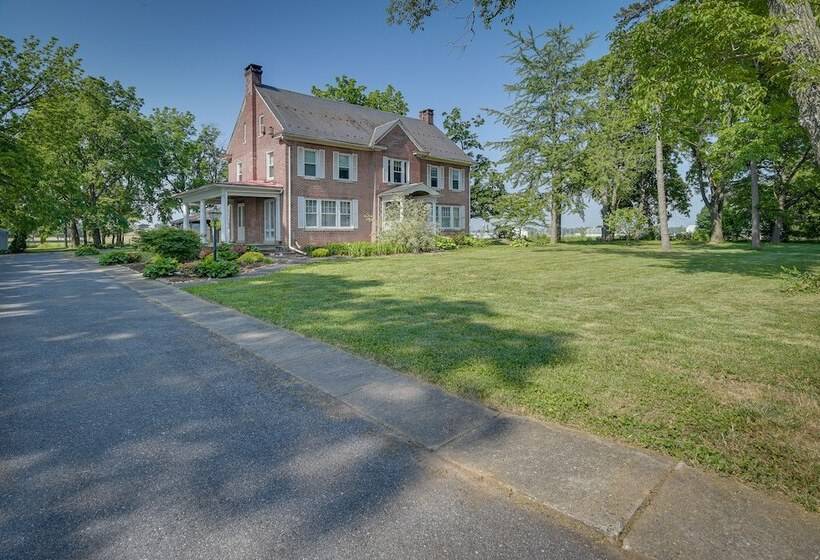 Ronks Vacation Rental: 2 Mi To Dutch Wonderland!