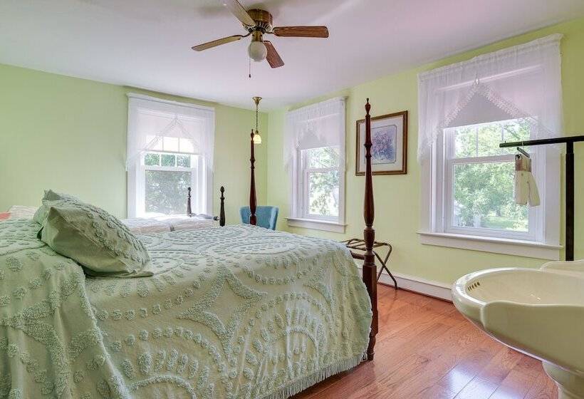 Ronks Vacation Rental: 2 Mi To Dutch Wonderland!