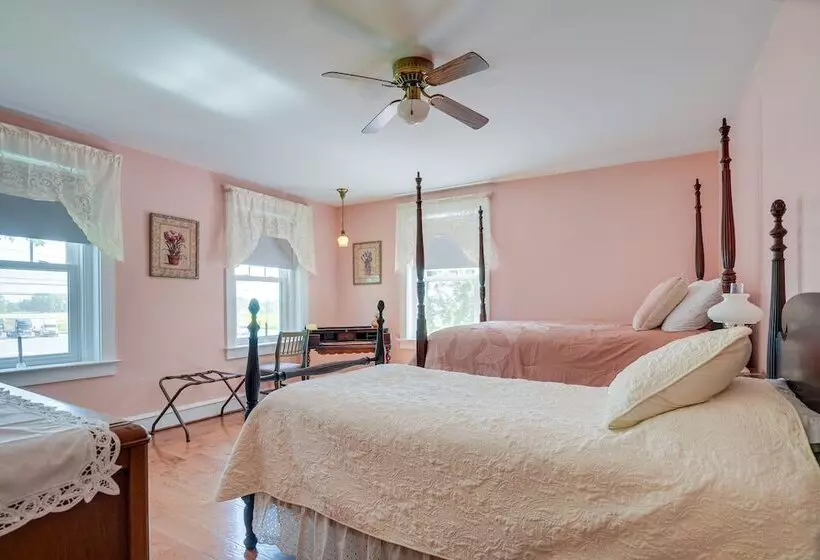 Ronks Vacation Rental: 2 Mi To Dutch Wonderland!