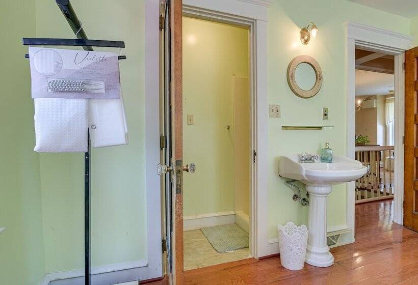 Ronks Vacation Rental: 2 Mi To Dutch Wonderland!