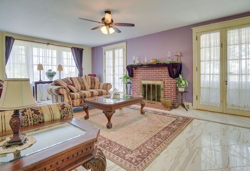 Ronks Vacation Rental: 2 Mi To Dutch Wonderland!