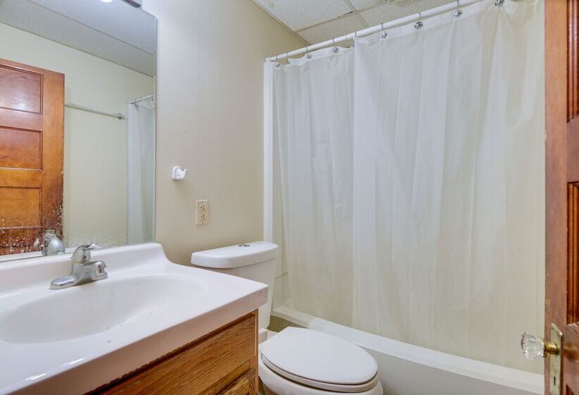 Ronks Vacation Rental: 2 Mi To Dutch Wonderland!