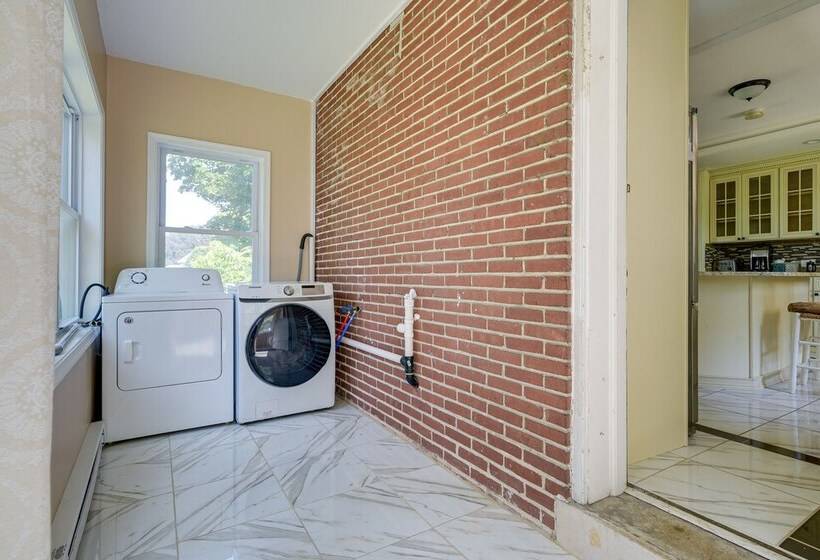 Ronks Vacation Rental: 2 Mi To Dutch Wonderland!