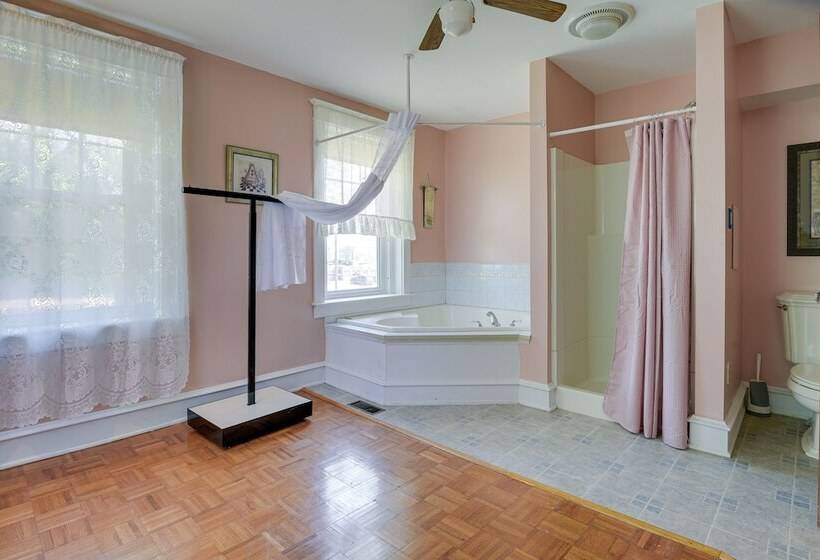 Ronks Vacation Rental: 2 Mi To Dutch Wonderland!