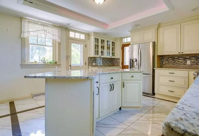 Ronks Vacation Rental: 2 Mi To Dutch Wonderland!