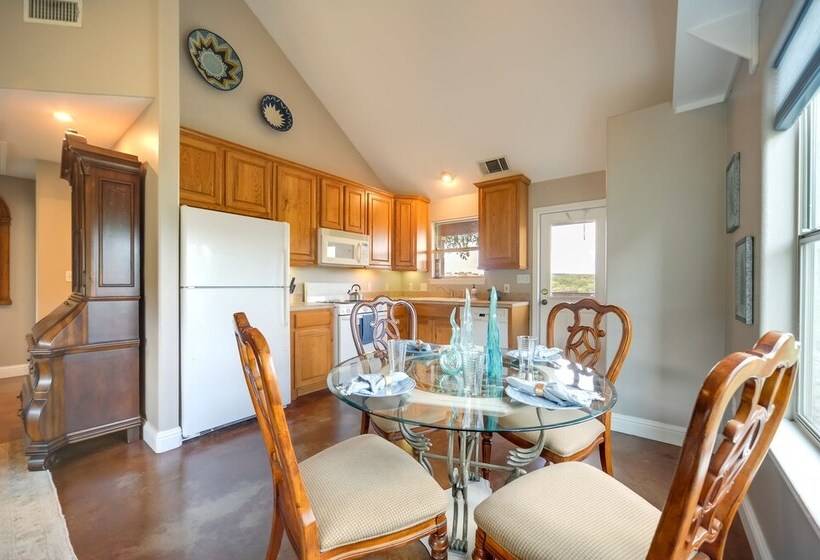 Rustic Elegant Cabin: Deck, Near Lake Travis!