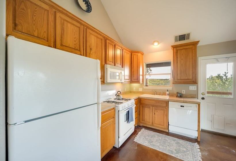 Rustic Elegant Cabin: Deck, Near Lake Travis!