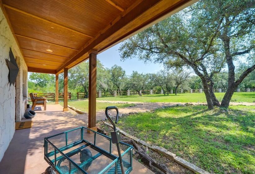 Rustic Elegant Cabin: Deck, Near Lake Travis!