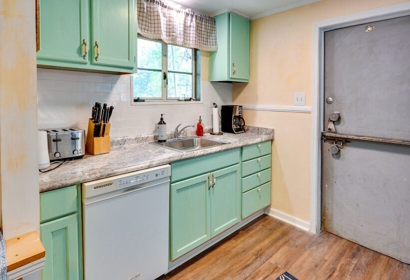 Salisbury Cottage ~ 7 Mi To High Rock Lake!