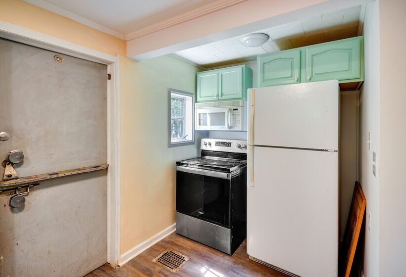 Salisbury Cottage ~ 7 Mi To High Rock Lake!