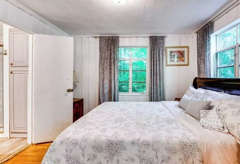 Salisbury Cottage ~ 7 Mi To High Rock Lake!