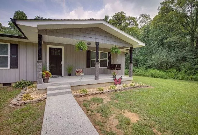 Serene Bryant Retreat W/ Private Hot Tub!