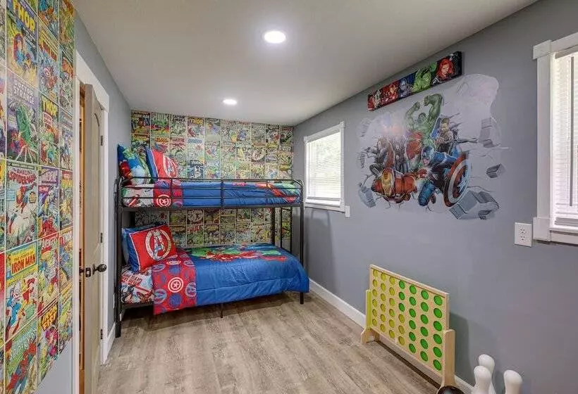 Serene Bryant Retreat W/ Private Hot Tub!