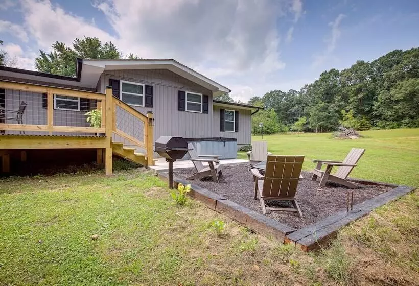 Serene Bryant Retreat W/ Private Hot Tub!