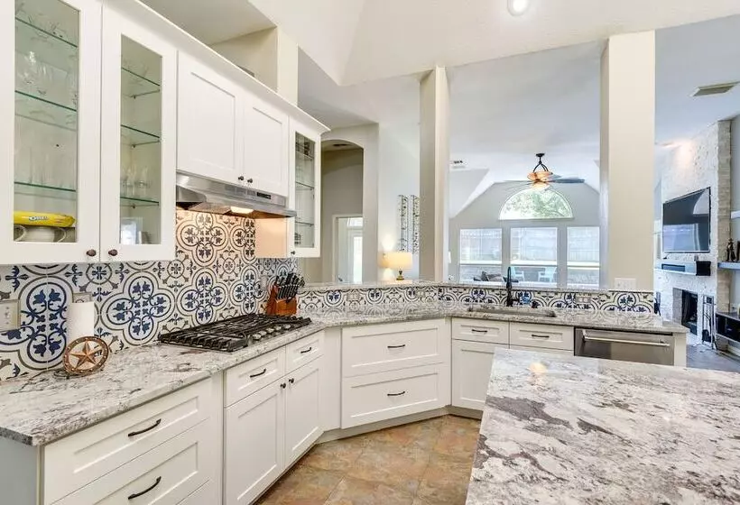 Spacious Flower Mound Home In Central Location!