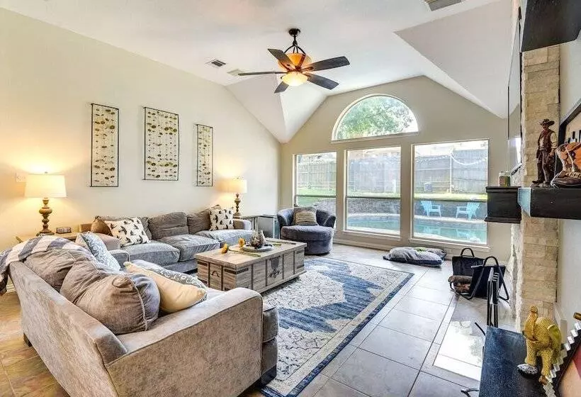 Spacious Flower Mound Home In Central Location!