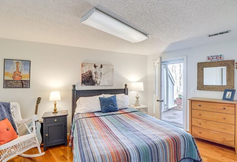 Spacious Greers Ferry Lake House W/ Grilling Deck!