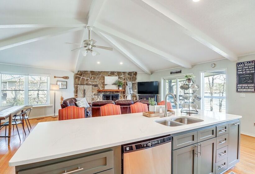 Spacious Greers Ferry Lake House W/ Grilling Deck!