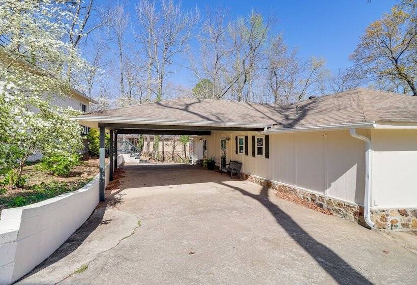 Spacious Greers Ferry Lake House W/ Grilling Deck!