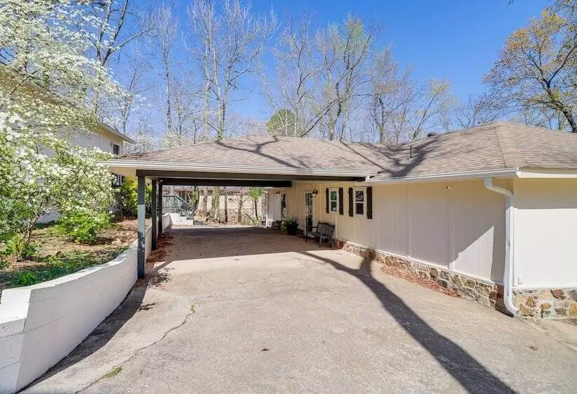 Spacious Greers Ferry Lake House W/ Grilling Deck!