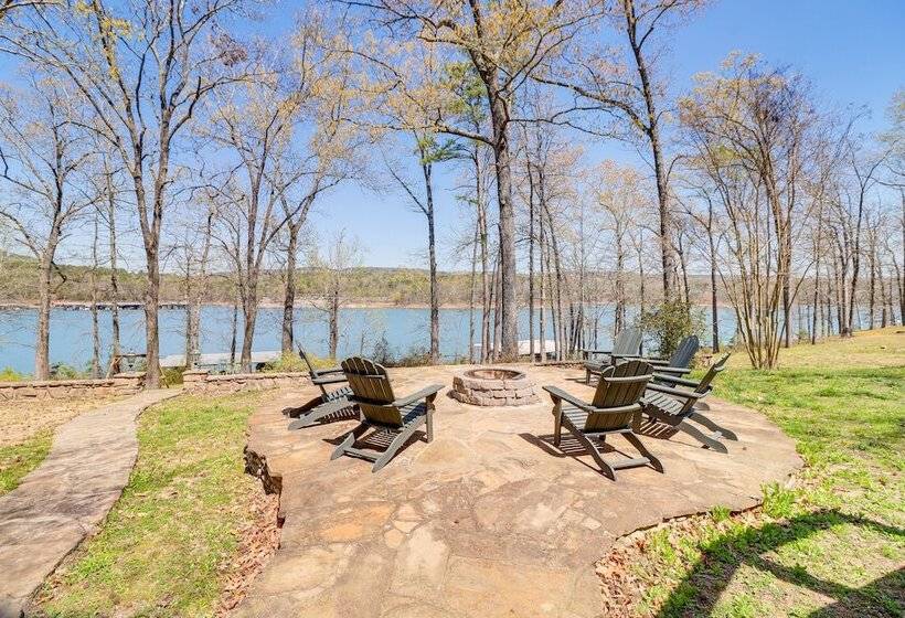 Spacious Greers Ferry Lake House W/ Grilling Deck!