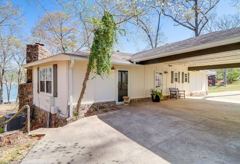 Spacious Greers Ferry Lake House W/ Grilling Deck!