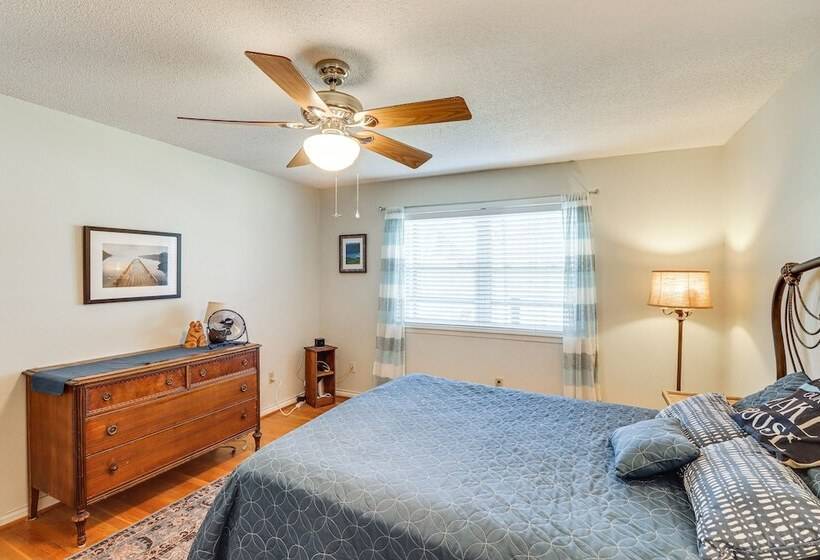 Spacious Greers Ferry Lake House W/ Grilling Deck!