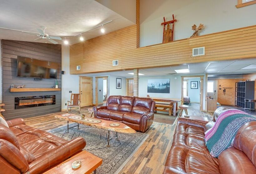 Spacious Old Forge Condo W/ Patio & Fire Pit!