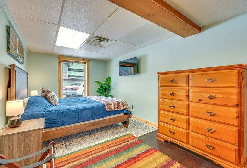 Spacious Old Forge Condo W/ Patio & Fire Pit!