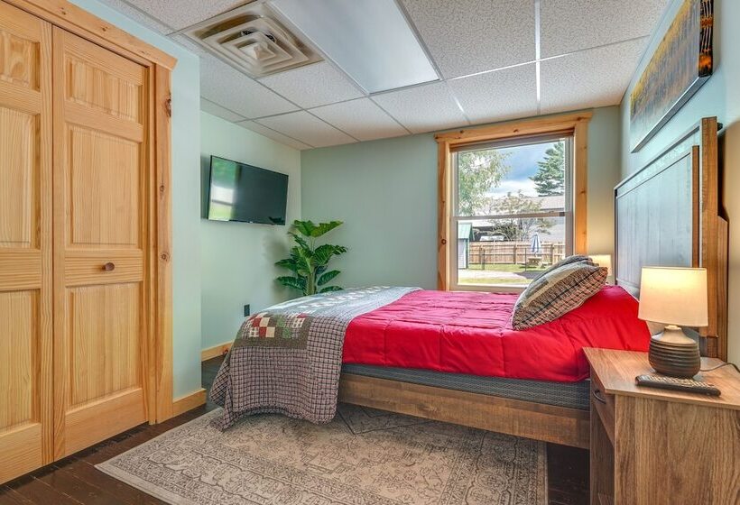 Spacious Old Forge Condo W/ Patio & Fire Pit!