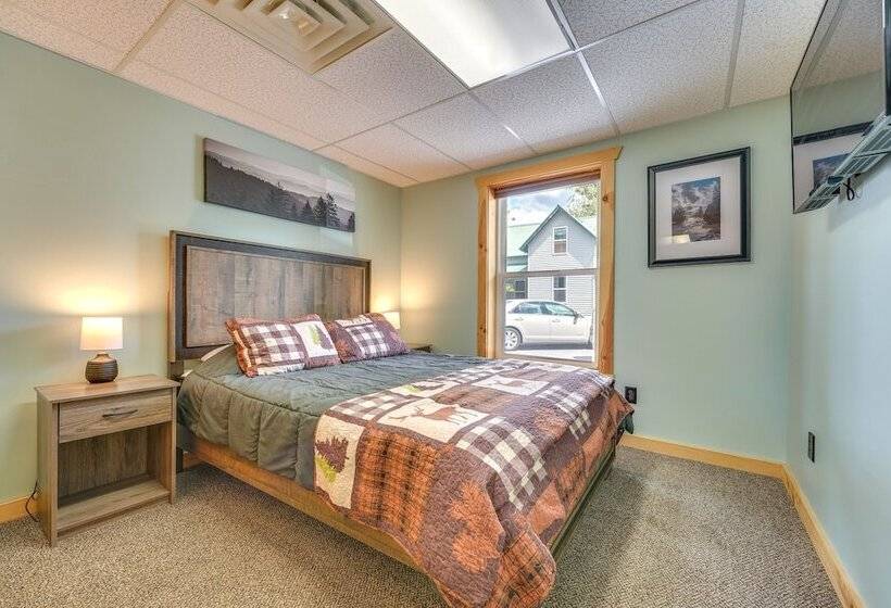 Spacious Old Forge Condo W/ Patio & Fire Pit!