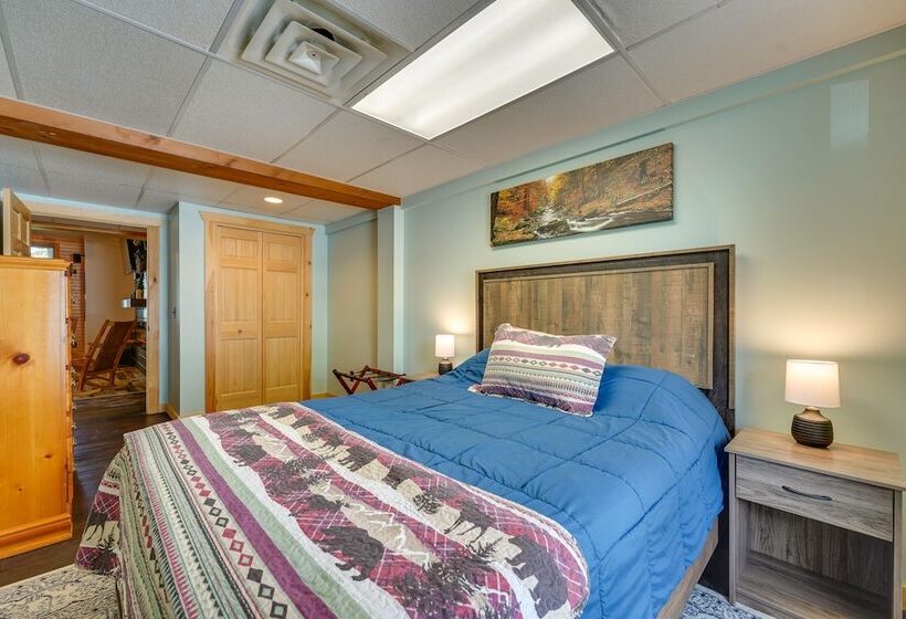 Spacious Old Forge Condo W/ Patio & Fire Pit!