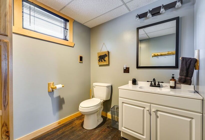 Spacious Old Forge Condo W/ Patio & Fire Pit!