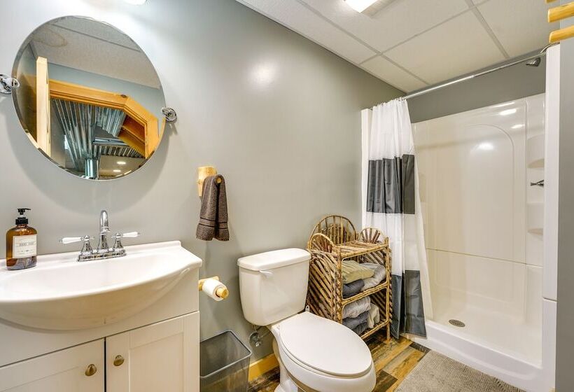 Spacious Old Forge Condo W/ Patio & Fire Pit!